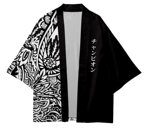 Japansk haori i sort med flot doodle-agtigt blomster motiv. åben front og "champion "broderet på venstre bryst