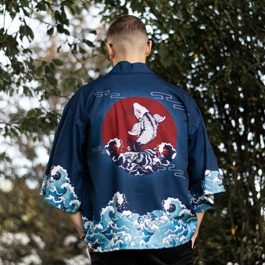 Troels iført Dark Blue haori. Viser bagsiden
