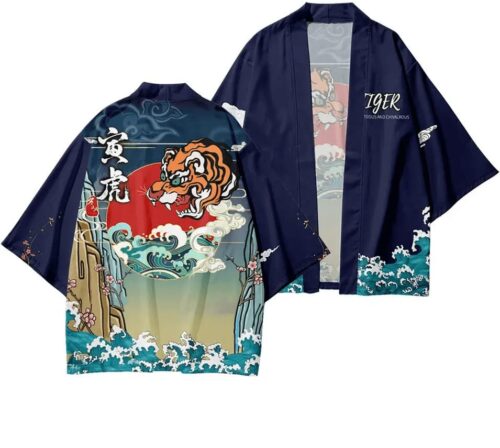 Japansk haori i blå med flot rygmotiv af en asiatisk tiger og solopgang. billedet viser for- og bagside.