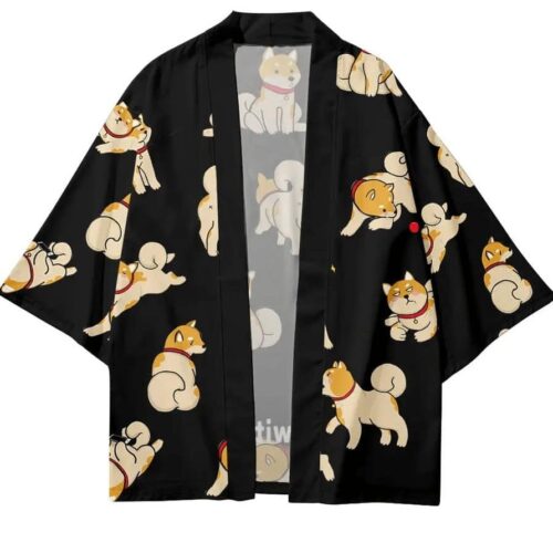 Japansk haori i sort dekoreret med shiba inuer og "shiba with attitude" slogan på bunden af bagsiden. billedet viser åben forside